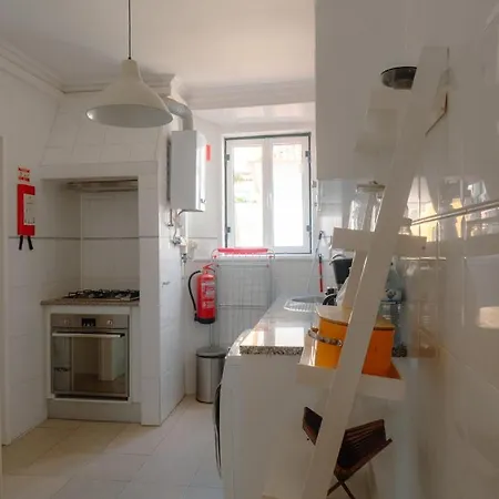 Bright 2br Alfama W/ Ac | By Airnest Apartamento