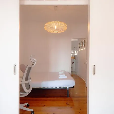 Apartamento Bright 2br Alfama W/ Ac | By Airnest