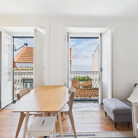 Bright 2br Alfama W/ Ac | By Airnest Appartamento