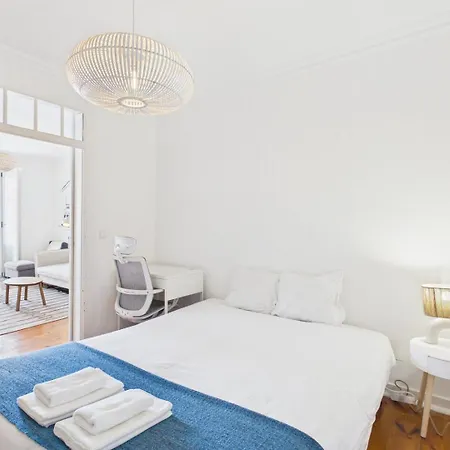 Bright 2br Alfama W/ Ac | By Airnest * Lisboa