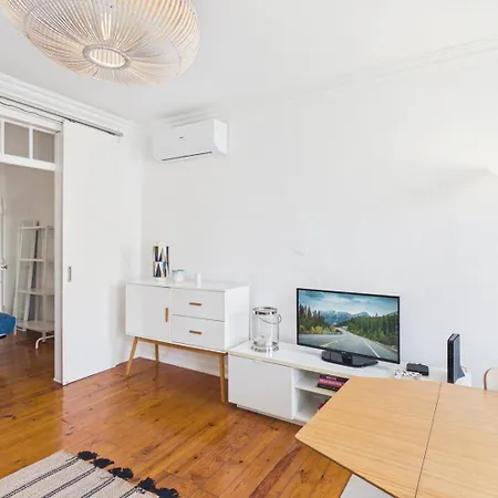 Apartamento Bright 2br Alfama W/ Ac | By Airnest *