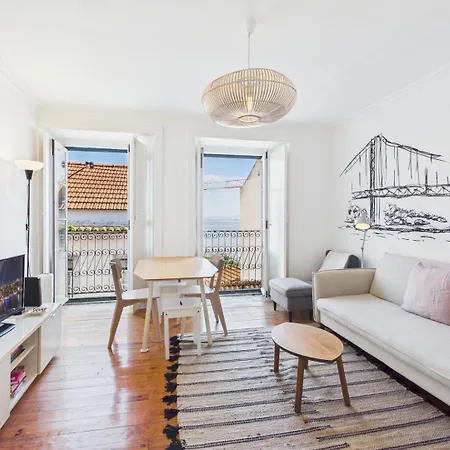 Bright 2br Alfama W/ Ac | By Airnest * Lisboa