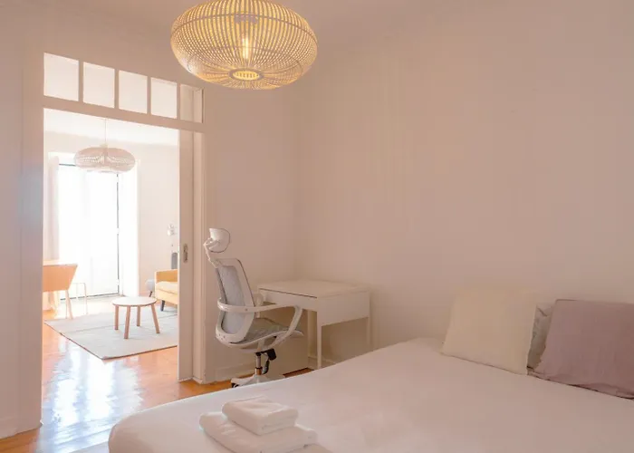 Bright 2br Alfama W/ Ac | By Airnest شقة *