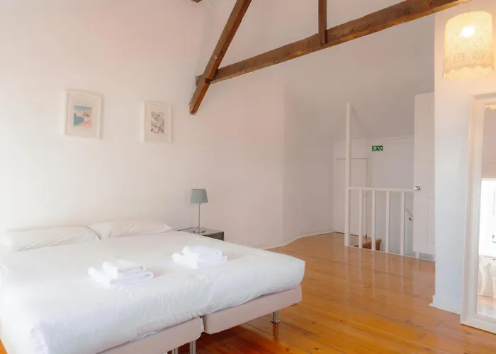 شقة Bright 2br Alfama W/ Ac | By Airnest Lisboa