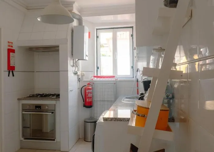 Bright 2br Alfama W/ Ac | By Airnest شقة