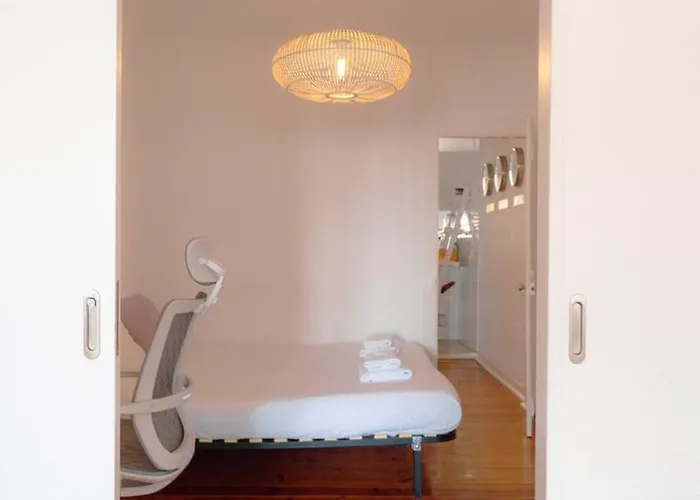 شقة Bright 2br Alfama W/ Ac | By Airnest