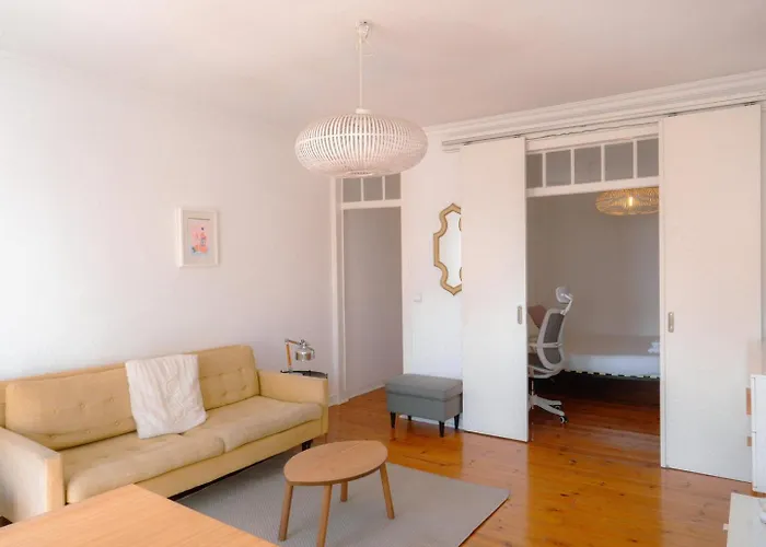 Bright 2br Alfama W/ Ac | By Airnest شقة Lisboa