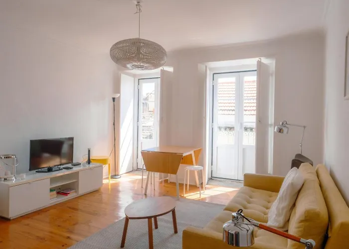 Bright 2br Alfama W/ Ac | By Airnest شقة *