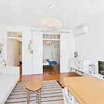 Bright 2br Alfama W/ Ac | By Airnest * Lisboa